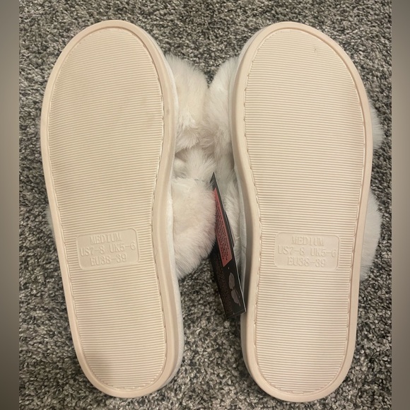 Parlovable Women's Cross Band Slippers White New With Tags Size 7/8 - Picture 6 of 8